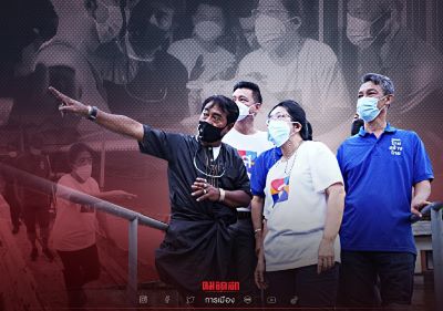 \"สุดารัตน์\" ลุยน้ำท่วม แจกถุงยังชีพ ชุมชนสันติชนสงเคราะห์