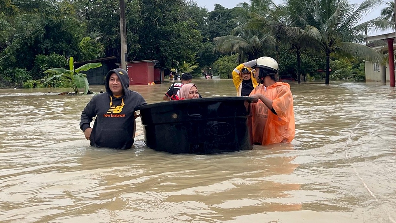 6 รัฐมาเลเซียเผชิญน้ำท่วมใหญ่ กระทบประชาชนกว่า 37,000 คน