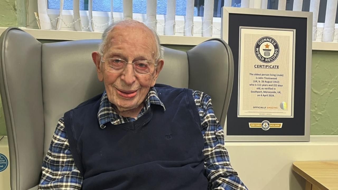 คุณตาชาวอังกฤษอายุมากที่สุดในโลก เสียชีวิตแล้วในวัย 112 ปี