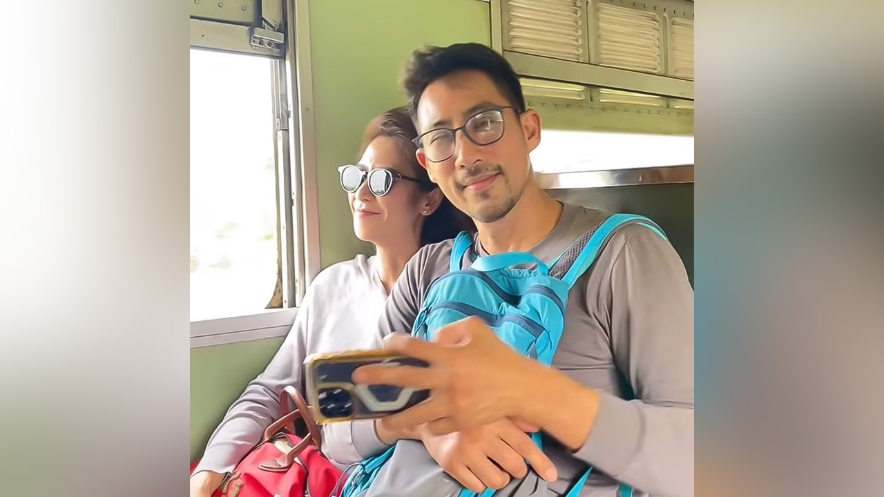 ถูกใจคนทั้งประเทศ ป๊อก-ตั๊ก ควงกันเที่ยวเมืองลับแล หวานฉ่ำยิ่งกว่าในจอ