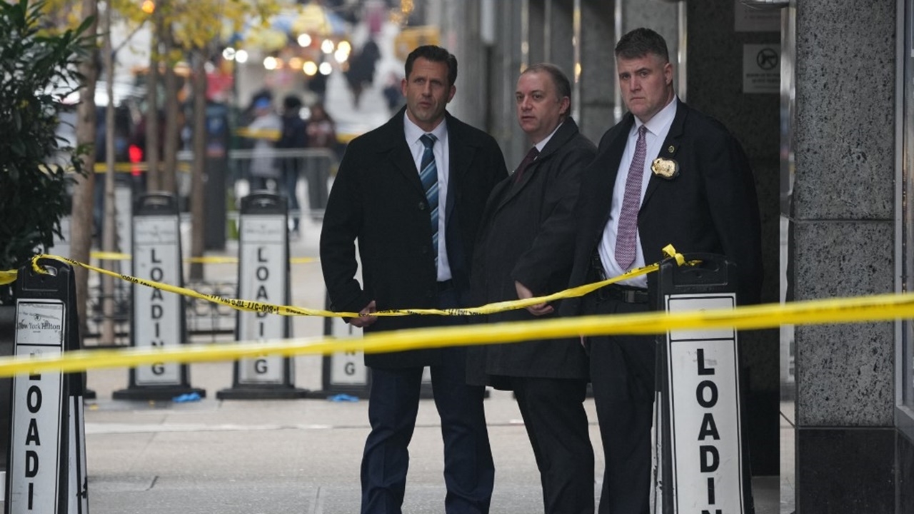 ช็อกนิวยอร์ก มือปืนดักยิงซีอีโอ UnitedHealthcare คนร้ายยังลอยนวล