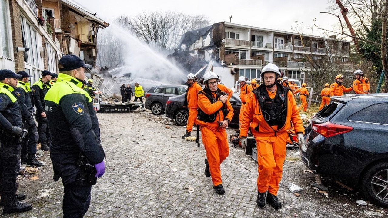 ช็อก แฟลตในกรุงเฮกระเบิดพังยับ ดับแล้ว 4 ศพ หวั่นสูญหายอีกอื้อ