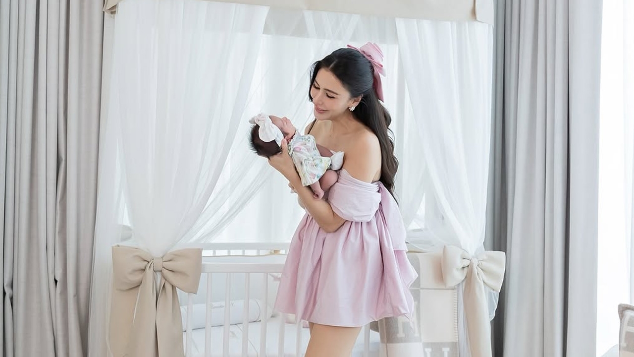 ริต้า ลงรูปเลี้ยงน้องเรเน่ ทำชาวเน็ตตะลึง เลี้ยงลูกยังไงแม่สวยออร่ามาก